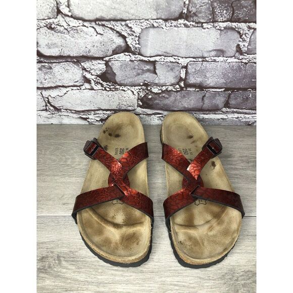 Birkenstock Birki’s Red Patent Leather Croc Cork Strap Sandals Women Sz 39EU/8US - Picture 16 of 16